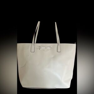 Authentic Kate Spade New York Sawyer Street Tori Magnolia Smooth
Leather tote.
